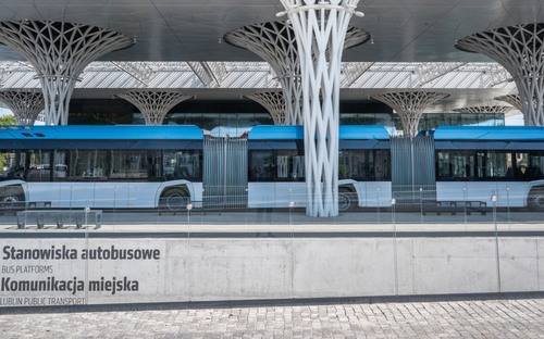 Solaris vyhral tender na dvojkĺbový elektrický autobus. Dostal pohon dvoch náprav a veľké baterky