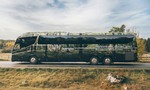 Riešením je autobus na zemný plyn. Scania postavila pre Švédov diaľkový špeciál na LNG