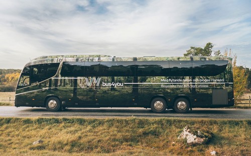 Riešením je autobus na zemný plyn. Scania postavila pre Švédov diaľkový špeciál na LNG