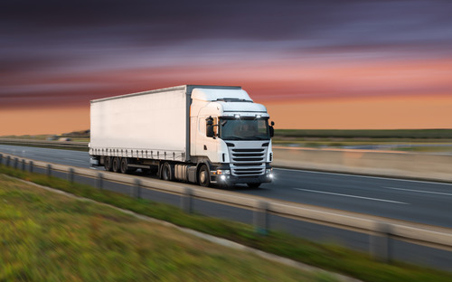 Vyšší hmotnostný limit pre kamióny dvíha vlnu odporu. EÚ váha s jeho prijatím