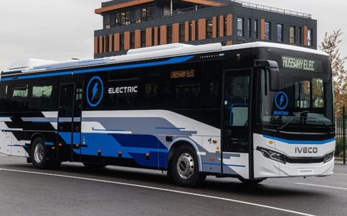 Iveco ukázalo novinku Crossway ELEC. Novodobá elektrická Karosa je ideálnym škoským autobusom