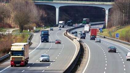 NEČAKANÉ OBMEDZENIE ÁUT NA DIAĽNICI? PRETLÁČAJÚ BUS PRUH NA RÝCHLYCH CESTÁCH