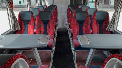 DVOJPOSCHODOVÝ „BISTRO“ AUTOBUS SETRA S 531 DT DOSTAL 5 HVIEZDIČIEK. MUSELI ZVÝŠIŤ ODSTUP SEDADIEL