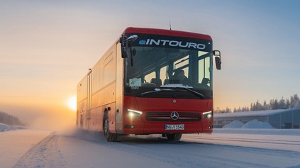 Mercedes-Benz testuje odolnosť elektrických autobusov proti mrazu. Je iná ako pri kamiónoch