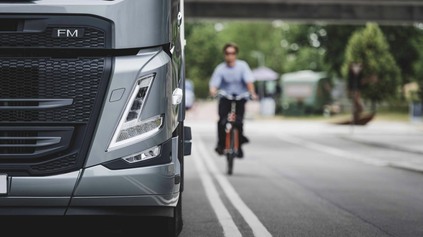 VOLVO ZDOKONALILO SYSTÉM OCHRANY CYKLISTOV. TÍ TERAZ DOKÁŽU VLASTNÝM TELOM ZASTAVIŤ CELÚ SÚPRAVU