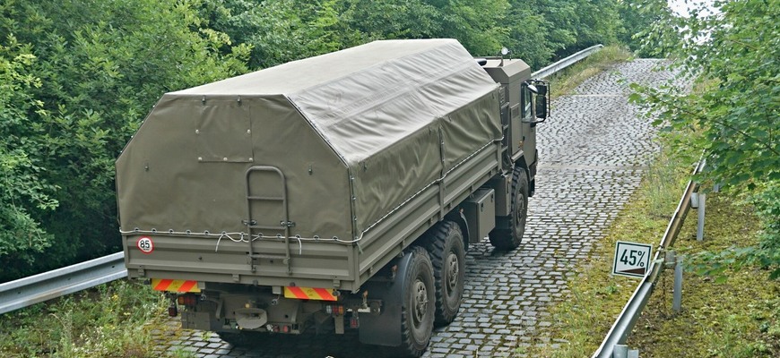 Tatra Trucks má najväčší skúšobný polygón v Strednej Európe. Záujem oň mala aj armáda