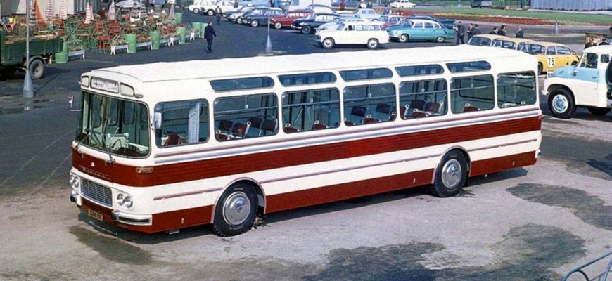 Karosa Š 11 jazdila ako športové auto. Motor ťažký 830 kg mal autobus skoro presne v ťažisku