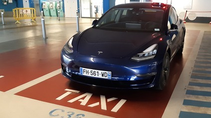 SAMOJAZDIACE TAXÍKY BEZ VODIČA? TESLA ZLYHÁ, POZNÁM DÔVODY, ODKÁZAL LÍDER TAXIBIZNISU