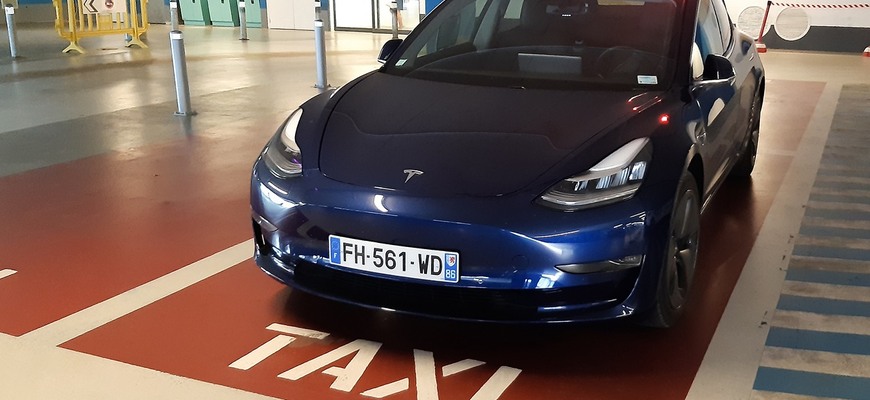 Samojazdiace taxíky bez vodiča? Tesla zlyhá, poznám dôvody, odkázal líder taxibiznisu