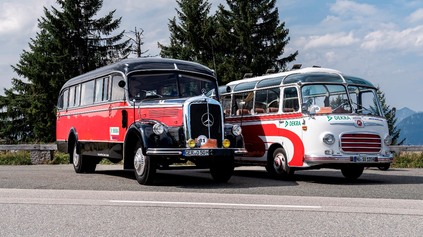 HISTORICKÉ AUTOBUSY NECHÝBALI ANI NA 20. TURNÉ HISTORICKÝCH ÚŽITKOVÝCH VOZIDIEL. OČARILI DIZAJNOM