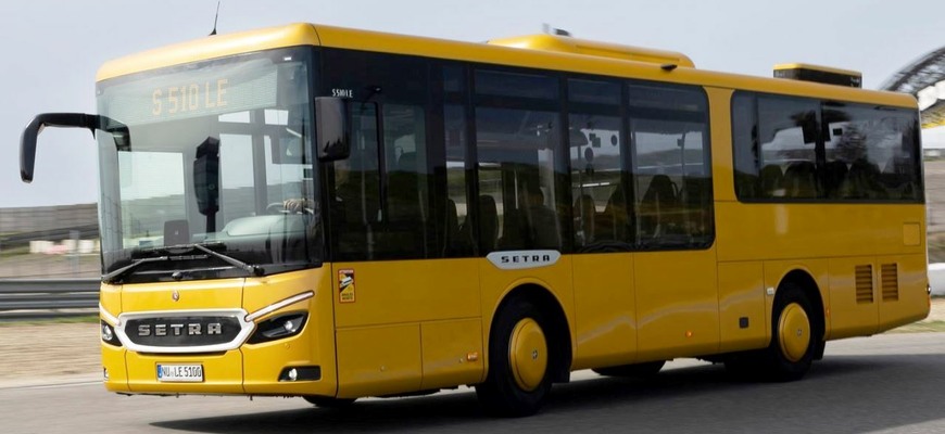 Setra ukázala nový horský autobus. Rozbehne sa na stovku a odvezie 500 l batožiny