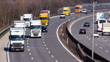 Nebezpečný oxid dusičitý ročne zabíja štvrť milióna ľudí, tvrdia audítori. Obviňujú nákladné autá