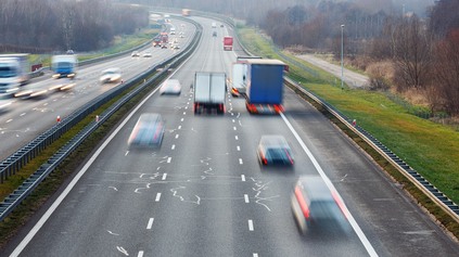 RUŠIA DIAĽNIČNÚ ZNÁMKU A ZAVÁDZAJÚ MÝTO. ZDRAŽEJÚ DIAĽNIČNÉ POPLATKY V KRAJINE EÚ