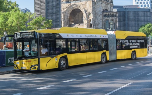 Prvý elektrický autobus s pasom batérie je Solaris Urbino 18. Novú povinnosť predbehol o tri roky