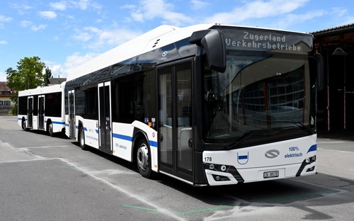 Autobusové prívesy sa vracajú. Elektrický Solaris s prívesom je vraj lepší, než jeho kĺbová verzia