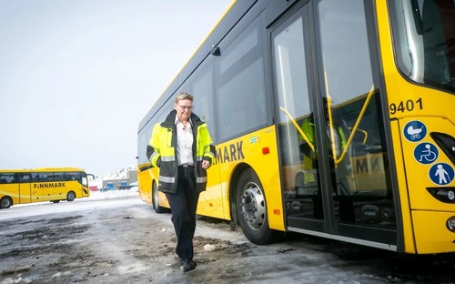 Najsevernejšia autobusová linka sveta: Museli zmeniť trasu, keď vymenili pohon. Má to zádrheľ