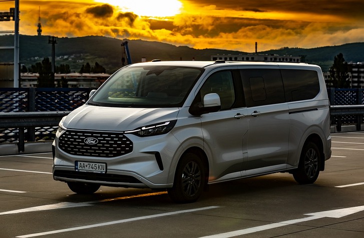 TEST FORD TURNEO CUSTOM - V MPV DNES NEMÁ PREMOŽITEĽA