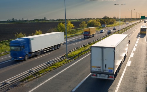 EÚ vyčlenila milióny na nové parkoviská pre kamióny. Súrne potrebuje pritiahnuť nových vodičov