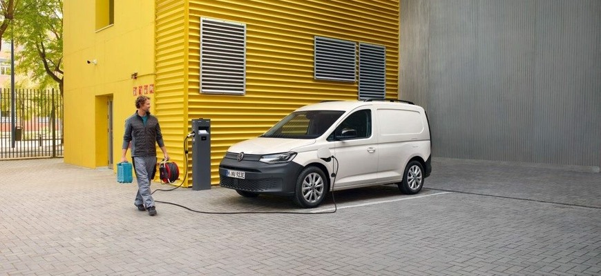 Nový plug-in hybridný VW Caddy eHybrid prejde na nabitie až 122 km. Zvládne aj rýchlonabíjanie